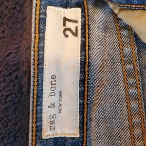 Rag & bone size 27 low rise excellent condition.  No signs of wear